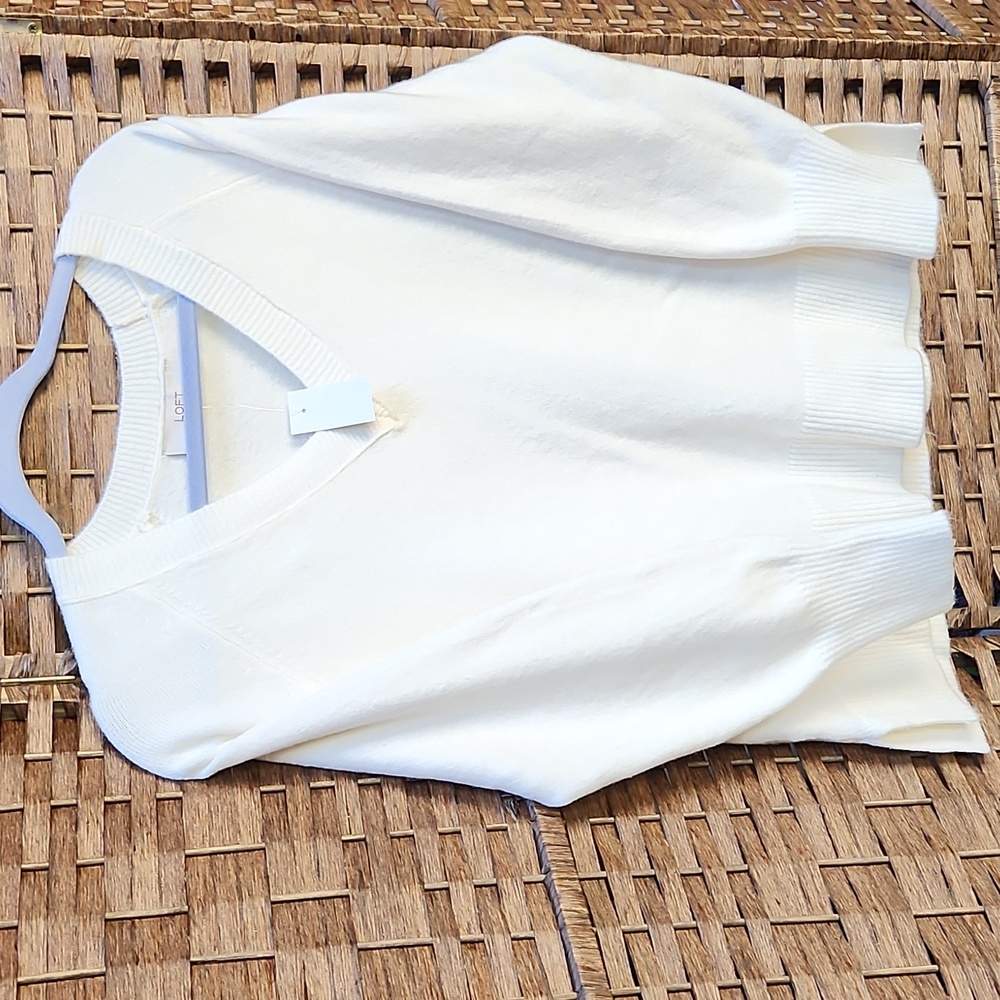Loft womens white sweater size medium  NWT